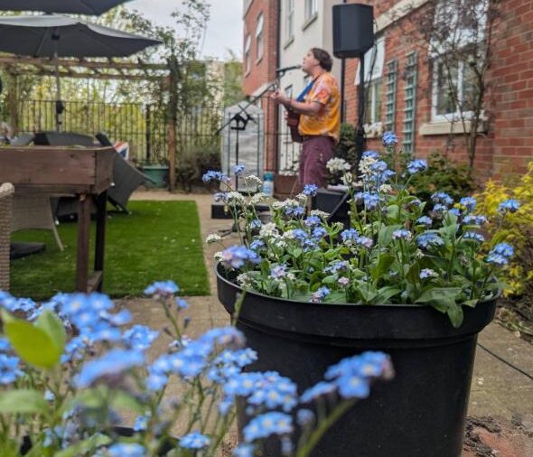 gardens with singer in it